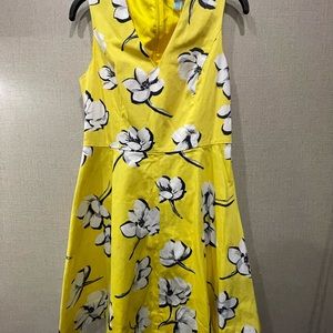 DRAPER JAMES-USED IN GREAT CONDITION
Summer Floral Love Circle Dress